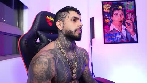 logan_hugh8 online show from 11.12.25