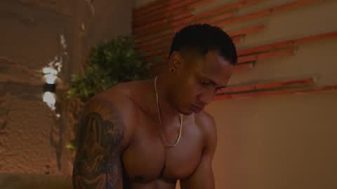 Snapshot of logan_varela chatting on 10.21.25 logan_varela online show from 10.21.25