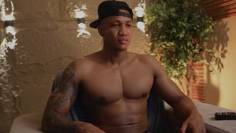 Snapshot of logan_varela chatting on 11.10.25 logan_varela online show from 11.10.25