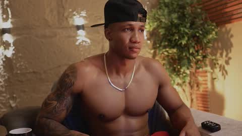 Snapshot of logan_varela chatting on 11.11.25 logan_varela online show from 11.11.25