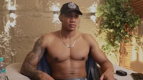 Snapshot of logan_varela chatting on 11.15.25 logan_varela online show from 11.15.25