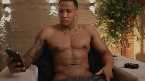 Snapshot of logan_varela chatting on 11.18.25 logan_varela online show from 11.18.25