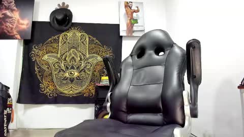 LOGAN WHITTERS online show from 02.20.25