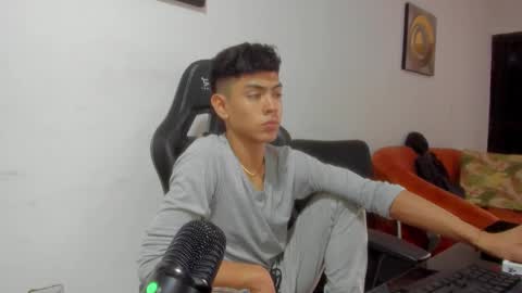 logantwink18 online show from 03.03.26