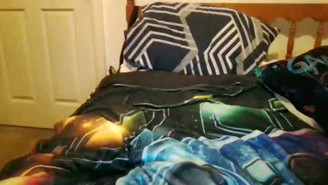 Snapshot of logmog chatting on 02.16.25 Logmog online show from 02.16.25