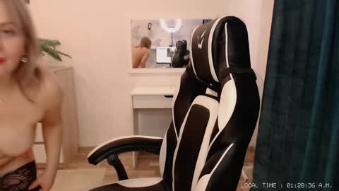 Snapshot of lola_anderson chatting on 02.23.25 Lola online show from 02.23.25