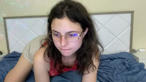 Snapshot of lola_aspis chatting on 10.03.25 lola_aspis online show from 10.03.25