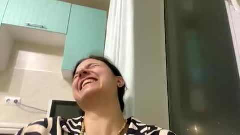 Snapshot of lola_aspis chatting on 11.06.25 lola_aspis online show from 11.06.25