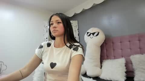 Lola  online show from 10.15.25