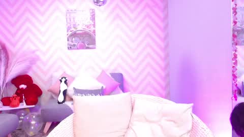 Snapshot of lola_creamy chatting on 10.05.25 Lola online show from 10.05.25