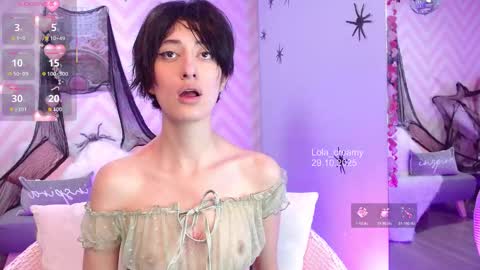 Snapshot of lola_creamy chatting on 10.29.25 Lola online show from 10.29.25