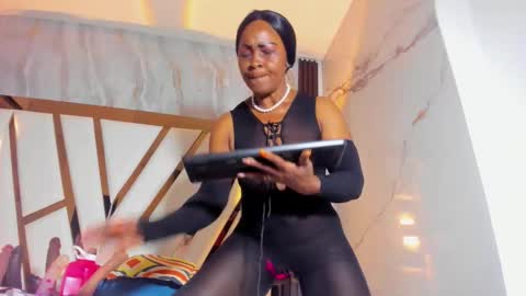 Snapshot of lola_hornei chatting on 11.06.25 Lola online show from 11.06.25