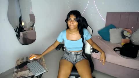 Snapshot of lola_lustrum chatting on 06.15.26 lola_lustrum online show from 06.15.26