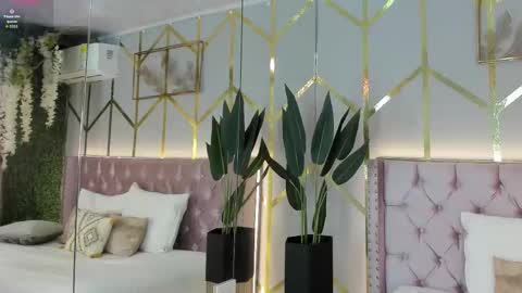 lola_saenz__ online show from 02.05.26