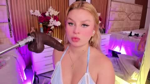 Lola Angel online show from 02.28.26