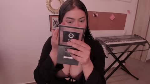 lolaasmith_21 online show from 11.01.25