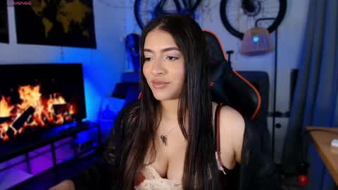 Snapshot of lolaasmith_21 chatting on 05.24.26 lolaasmith_21 online show from 05.24.26