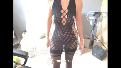 Snapshot of lolacharly chatting on 10.04.25 z1cpl38 online show from 10.04.25