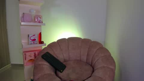 Snapshot of lolacoper chatting on 11.06.25 LolaCoper online show from 11.06.25