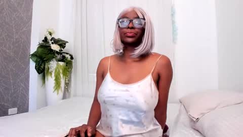 lola online show from 09.18.25