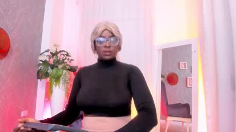 lola online show from 10.22.25