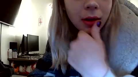 Lola Lixx online show from 11.30.25