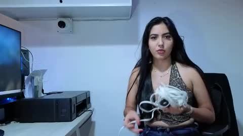 Snapshot of lolalola_12 chatting on 10.14.25 lolalola_12 online show from 10.14.25