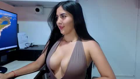 Snapshot of lolalola_12 chatting on 11.07.25 lolalola_12 online show from 11.07.25