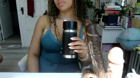 Snapshot of lolalustful chatting on 05.29.26 Lola Lustful online show from 05.29.26