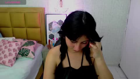 Snapshot of lolamaxi chatting on 01.14.25 LOLA online show from 01.14.25