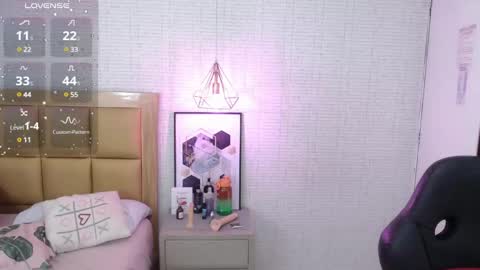 Snapshot of lolamaxi chatting on 02.14.25 LOLA online show from 02.14.25