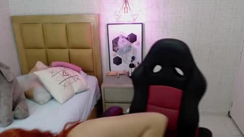 Snapshot of lolamaxi chatting on 02.28.25 LOLA online show from 02.28.25