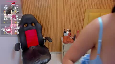 Snapshot of lolamaxi chatting on 10.28.25 LOLA online show from 10.28.25