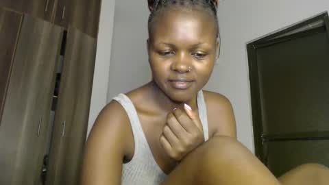 Snapshot of lolamia7 chatting on 02.18.25 lolamia7 online show from 02.18.25