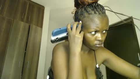 Snapshot of lolamia7 chatting on 02.18.25 lolamia7 online show from 02.18.25