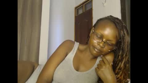 Snapshot of lolamia7 chatting on 02.25.25 lolamia7 online show from 02.25.25