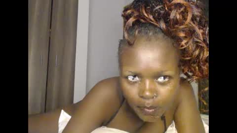 Snapshot of lolamia7 chatting on 02.25.25 lolamia7 online show from 02.25.25