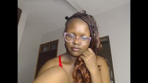 Snapshot of lolamia7 chatting on 02.26.25 lolamia7 online show from 02.26.25