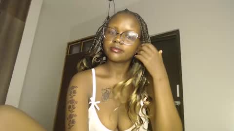 Snapshot of lolamia7 chatting on 03.07.25 lolamia7 online show from 03.07.25