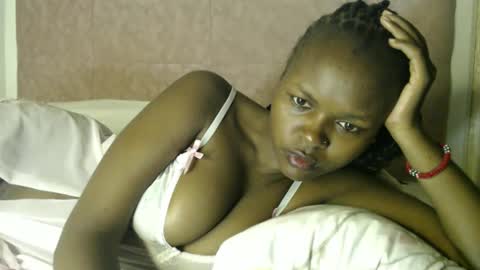 Snapshot of lolamia7 chatting on 09.28.25 lolamia7 online show from 09.28.25