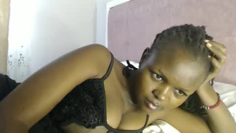 Snapshot of lolamia7 chatting on 10.11.25 lolamia7 online show from 10.11.25