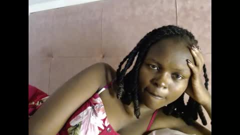 lolamia7 online show from 11.14.25