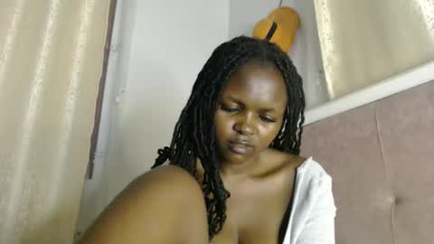 lolamia7 online show from 11.27.25