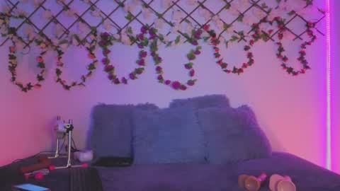  Lola  online show from 11.25.25