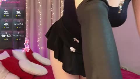 Snapshot of lolly_cum chatting on 10.23.25 Mona online show from 10.23.25