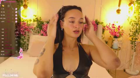 Snapshot of lolly_neal chatting on 10.21.25 Lolly online show from 10.21.25