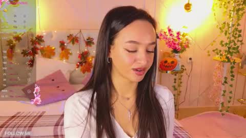 Snapshot of lolly_neal chatting on 11.03.25 Lolly online show from 11.03.25