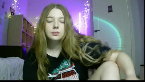 Snapshot of lollylol11 chatting on 12.20.24 Lilly online show from 12.20.24