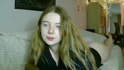 Snapshot of lollylol11 chatting on 12.24.24 Lilly online show from 12.24.24