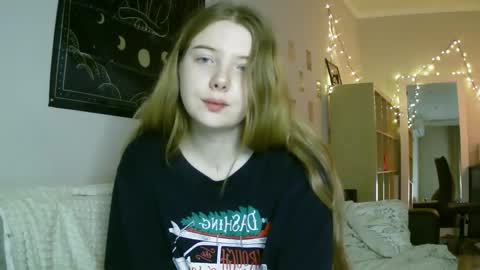 Snapshot of lollylol11 chatting on 12.24.24 Lilly online show from 12.24.24